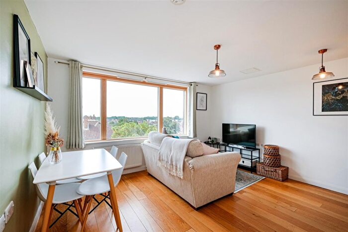 1 Bedroom Flat For Sale In Grange Park Road, London, E10