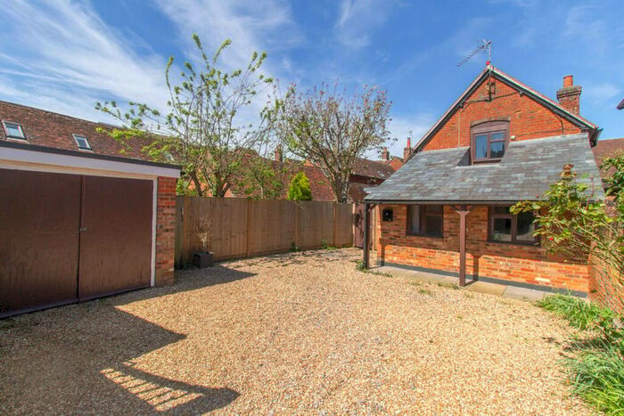2 Bedroom End Of Terrace House To Rent In High Street, Odiham, Hook, RG29