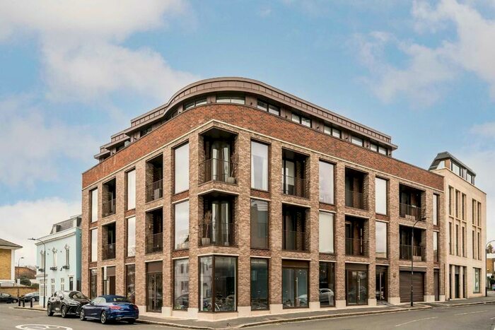 3 Bedroom Flat To Rent In Edith Row, London, SW6