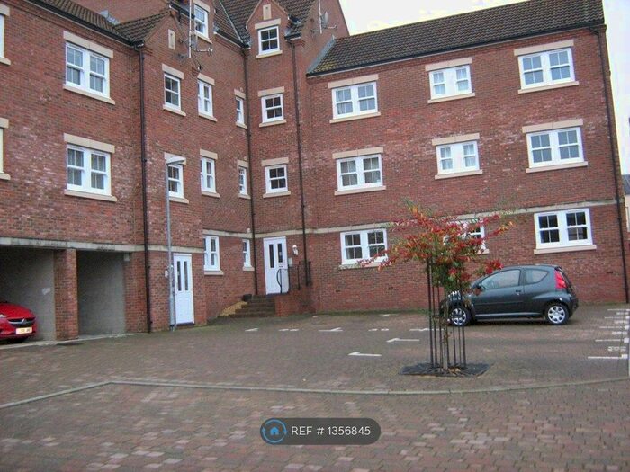 2 Bedroom Flat To Rent In Royal Wootton Bassett, Swindon, SN4