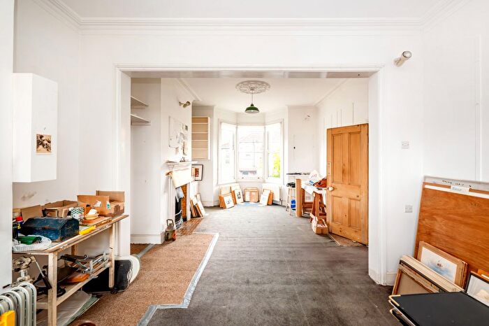 2 Bedroom Maisonette For Sale In Eynham Road, London, W12