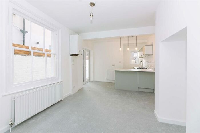 2 Bedroom Flat To Rent In Harrow Road, Worthing, BN11