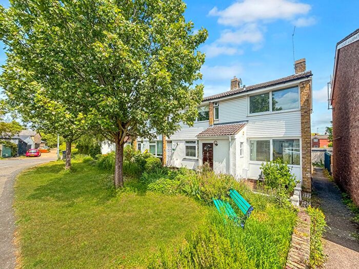 3 Bedroom Semi-Detached House For Sale In Manhattan Drive, Cambridge, CB4
