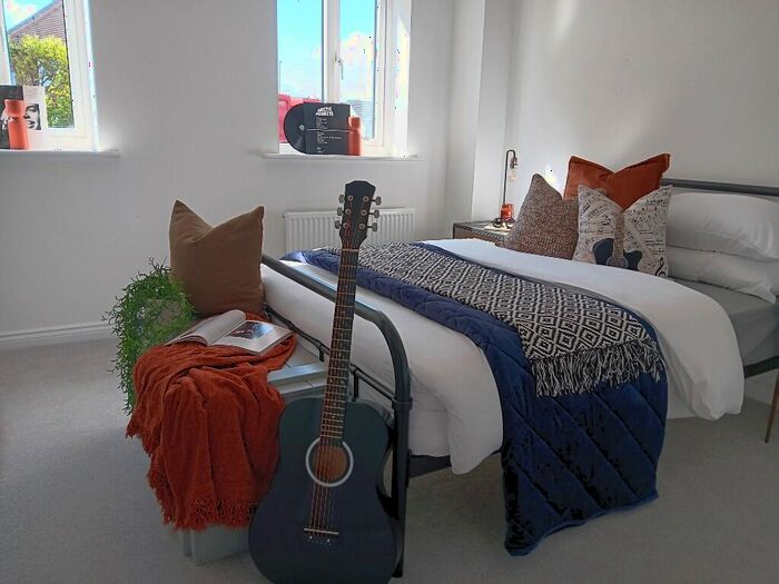 3 Bedroom End Of Terrace House For Sale In Dosthill Road, Two Gates, Tamworth, B77