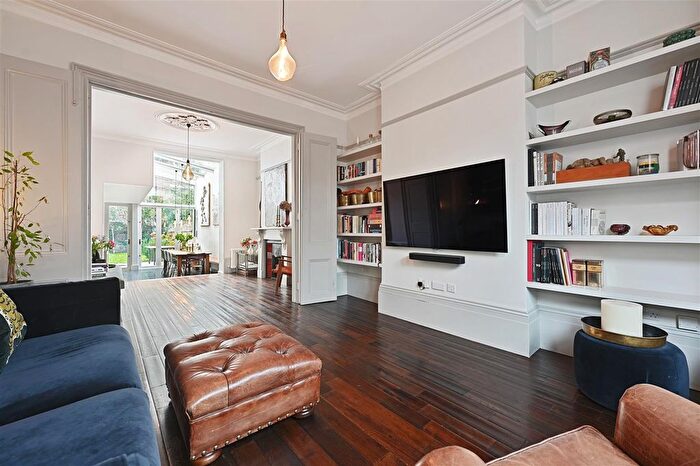 6 Bedroom Semi-Detached House For Sale In Thornfield Road, London, W12