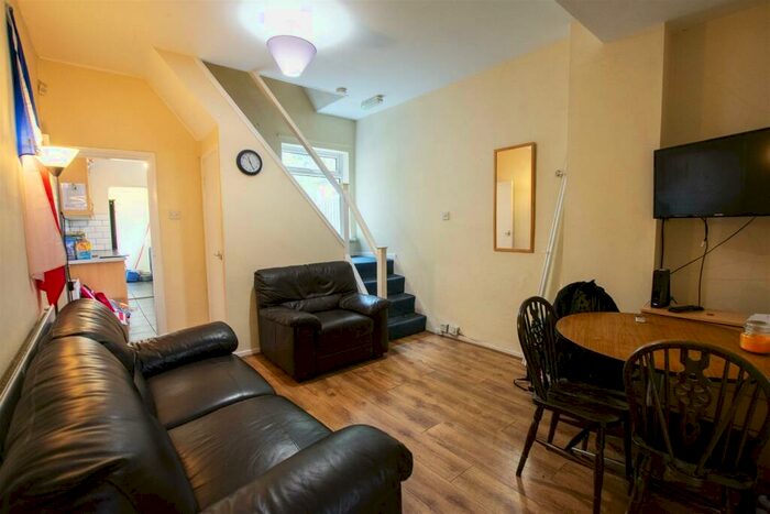 4 Bedroom House To Rent In Teignmouth Road, Birmingham, B29