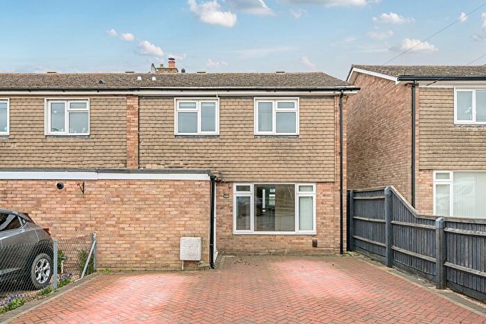 3 Bedroom Terraced House For Sale In Chandler Close, Bampton, Oxfordshire, OX18