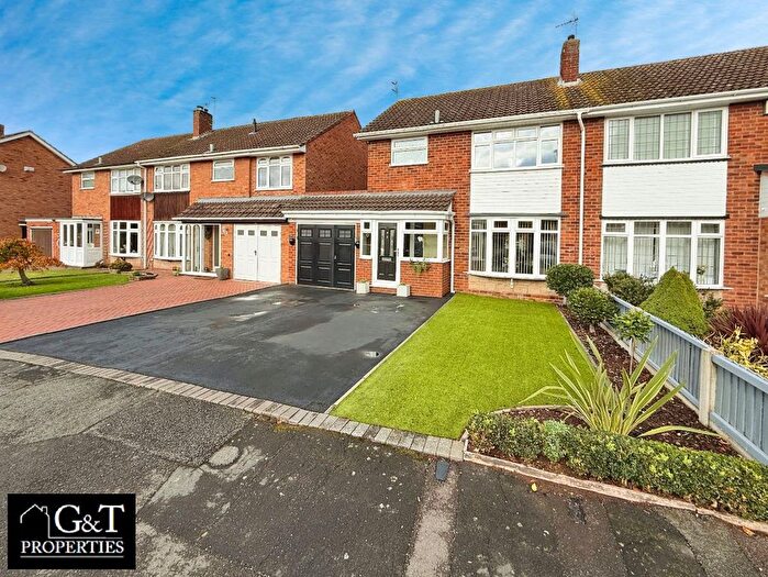 3 Bedroom Semi-Detached House For Sale In Rennison Drive, Wombourne, Wolverhampton, WV5