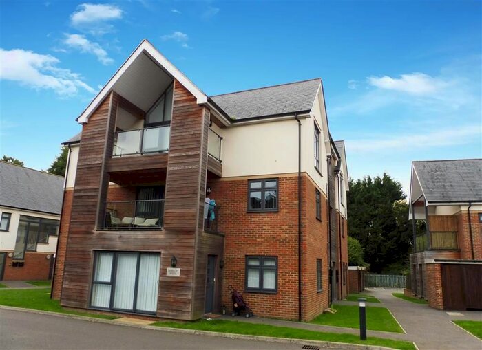 2 Bedroom Flat To Rent In Faversham Road, Kennington, Ashford, TN24