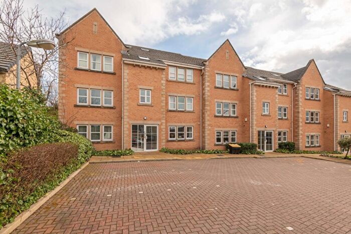 2 Bedroom Flat For Sale In Henshaw Mews, Yeadon, Leeds, LS19