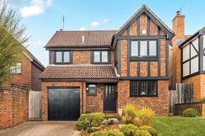 4 Bedroom Detached House For Sale In Fox Dene, Godalming, GU7