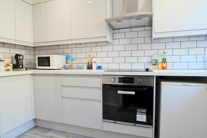 4 Bedroom Terraced House To Rent In Milner Road, Brighton, BN2
