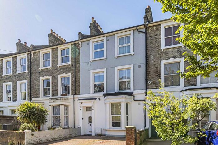 6 Bedroom Terraced House For Sale In Regina Road, London, N4