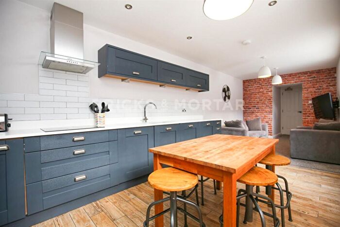 6 Bedroom Apartment To Rent In (£pppw) St. James Street, City Centre, Newcastle Upon Tyne, NE1