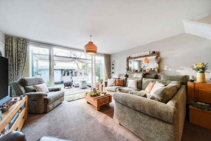 3 Bedroom Terraced House For Sale In Court Road, London, SE9