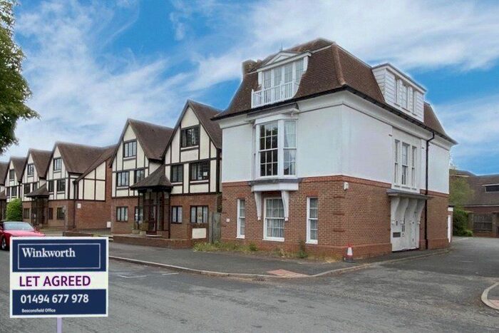 2 Bedroom Flat To Rent In Warwick Road, Beaconsfield, HP9