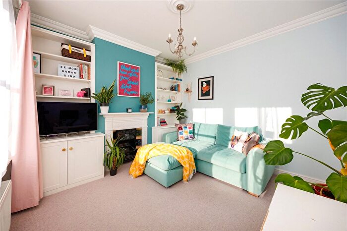 2 Bedroom Flat For Sale In Smeaton Road, London, SW18