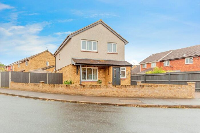 4 Bedroom Detached House For Sale In Whimbrel Close, Sittingbourne, Kent, ME10