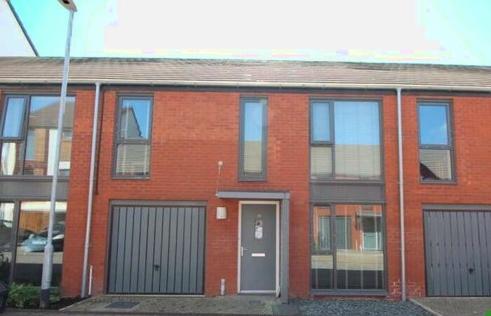 4 Bedroom Terraced House To Rent In Moccasin Way, Street, BA16