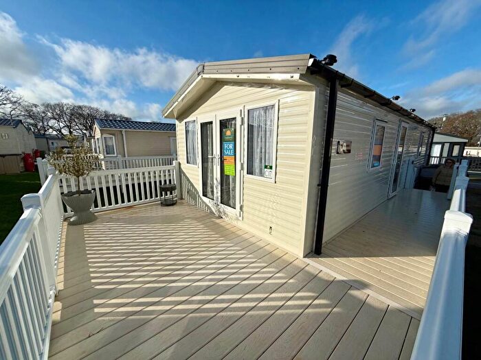 2 Bedroom Caravan For Sale In Perowne Way, Sandown, PO36
