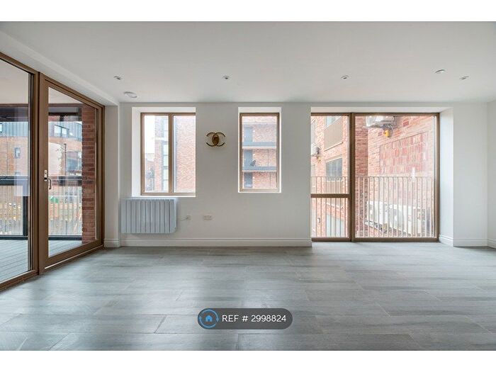 2 Bedroom Flat To Rent In Calleva Court, Hounslow, TW4