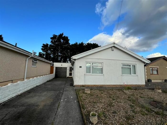 3 Bedroom Bungalow To Rent In Pencaerfenni Park, Crofty, Swansea, SA4