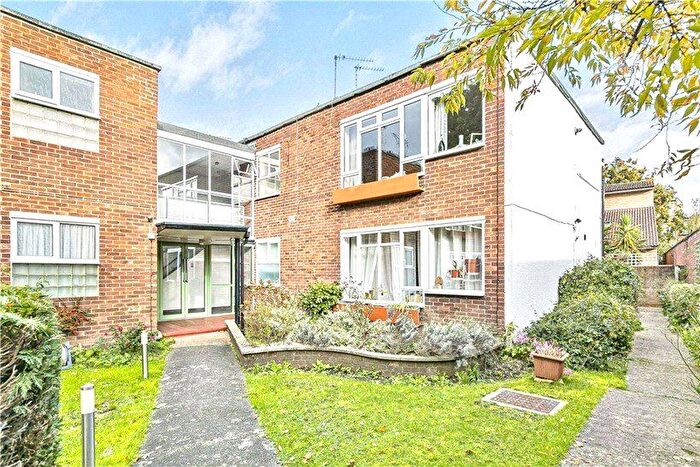 3 Bedroom Flat For Sale In Constance Road, Twickenham, TW2