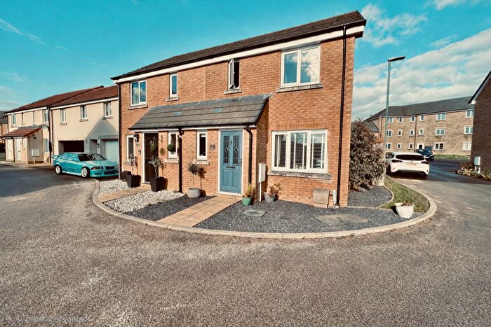 3 Bedroom End Of Terrace House For Sale In Falcon Road, Yeovil, Somerset, BA22
