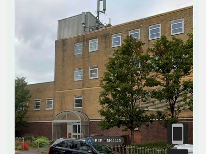 2 Bedroom Flat To Rent In London Road, Camberley, GU17