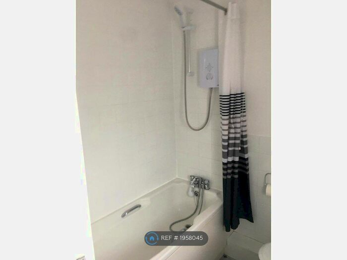 2 Bedroom Flat To Rent In Nolloth Crescent, Beverley, HU17