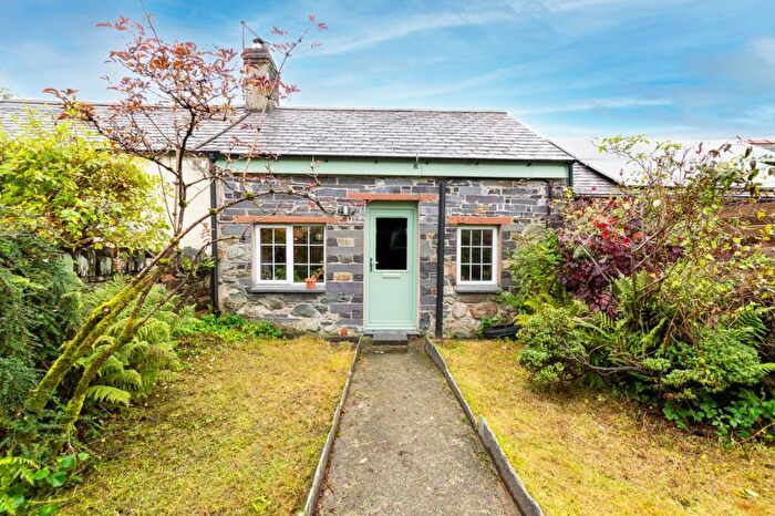 2 Bedroom Terraced House For Sale In Coed Y Parc, Bethesda, Bangor, LL57