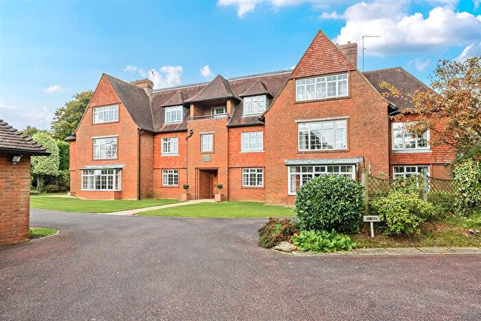 3 Bedroom Flat For Sale In Park Road, Haslemere, GU27
