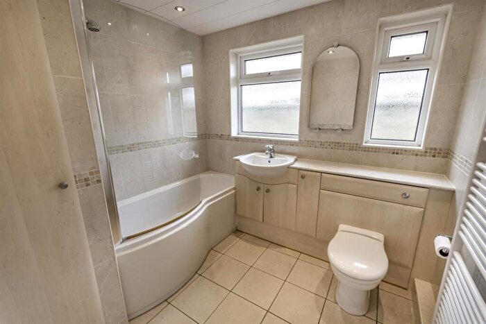2 Bedroom Bungalow For Sale In Gill Close, Wickersley, Rotherham, S66