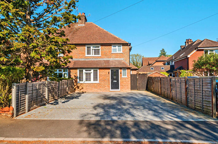 3 Bedroom Semi Detached House For Sale In Meadow Close, Milford, Godalming, Surrey, GU8