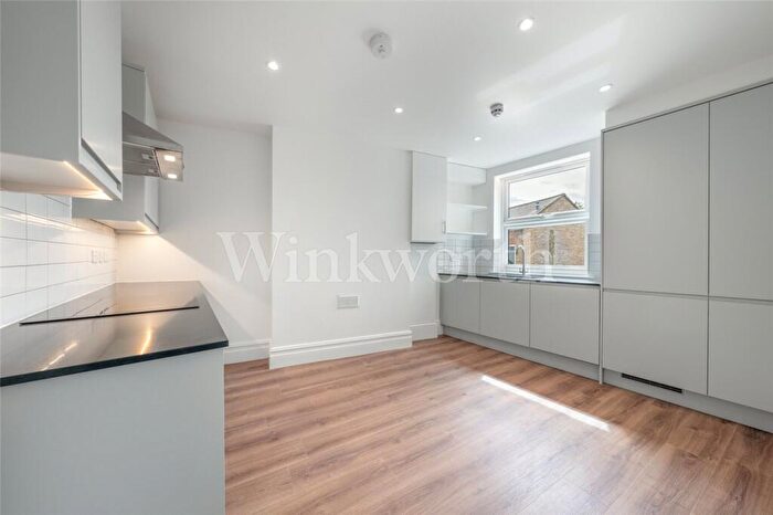 2 Bedroom Apartment To Rent In Golders Green Road, London, NW11