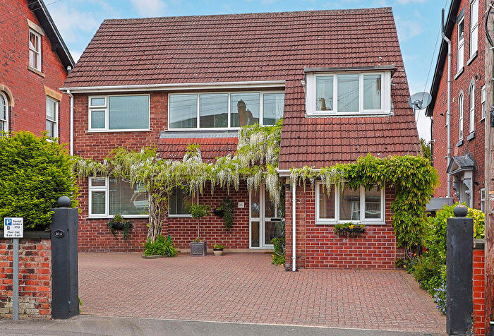 3 Bedroom Detached House For Sale In Queen Street, Chesterfield, S40