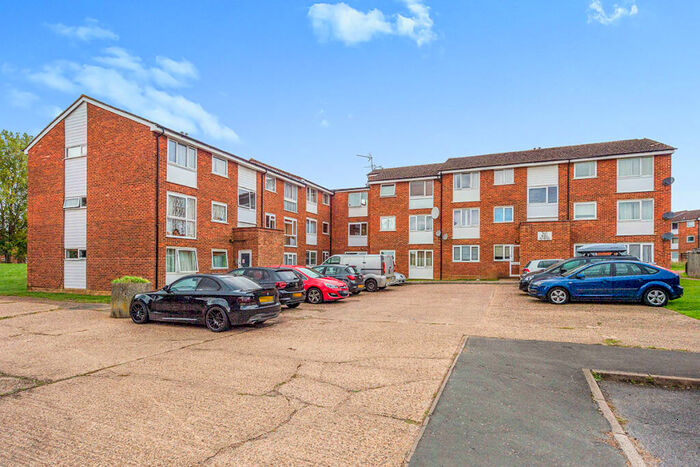 2 Bedroom Flat To Rent In Milton Dene, Hemel Hempstead, Hertfordshire, HP2