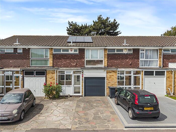 3 Bedroom Terraced House For Sale In Canterbury Close, Dartford, Kent, DA1