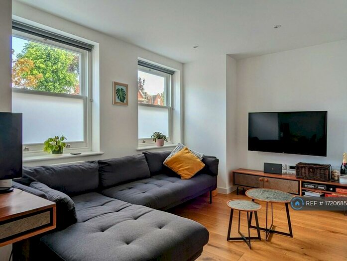 2 Bedroom Flat To Rent In Fontenoy Road, London, SW12