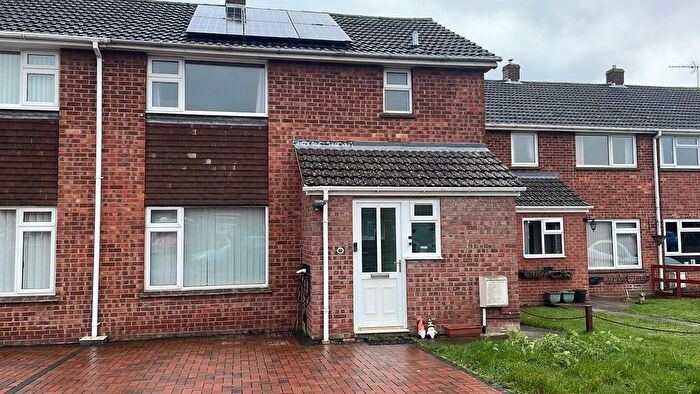 4 Bedroom Semi Detached House For Sale In Eastern Way, Bury St. Edmunds, IP30