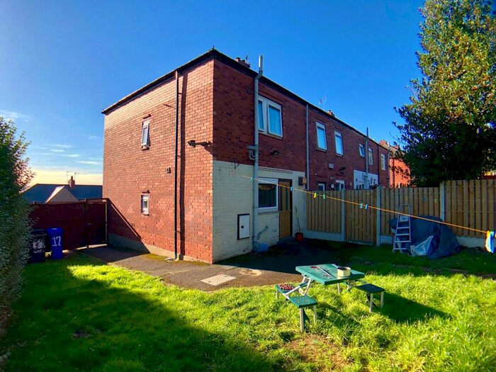2 Bedroom End Of Terrace House To Rent In Calder Way, Sheffield, S5