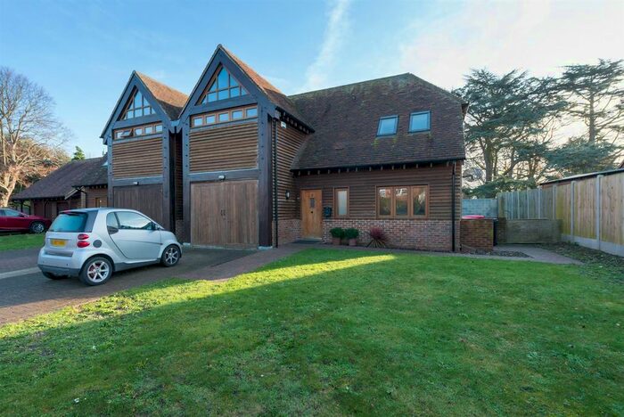 3 Bedroom Property To Rent In Daigor Lane, Manston, Ramsgate CT12