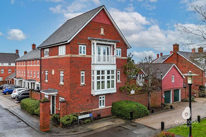 5 Bedroom Detached House For Sale In Barn Croft Drive, Lower Earley, RG6