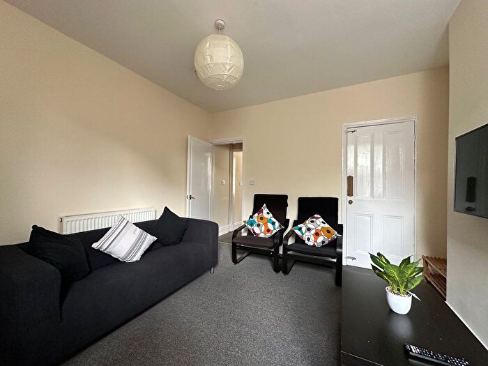 3 Bedroom Semi Detached House To Rent In Neill Road, Sheffield, S11