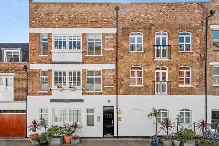 2 Bedroom Flat For Sale In Brook Mews North, Bayswater, W2