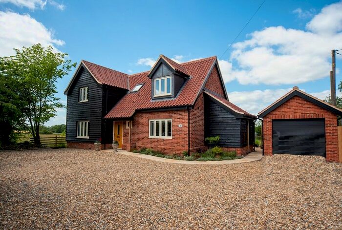 4 Bedroom Detached House For Sale In Diss Road, Tibenham, Norwich, NR16