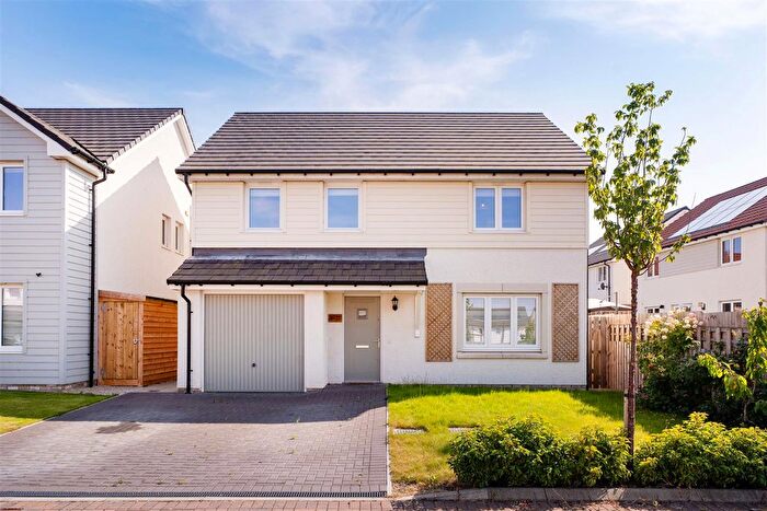 4 Bedroom Detached House For Sale In Blair Road, East Calder, Livingston, EH53