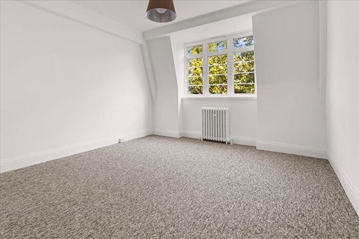 3 Bedroom Flat To Rent In Old Brompton Road, London, SW5