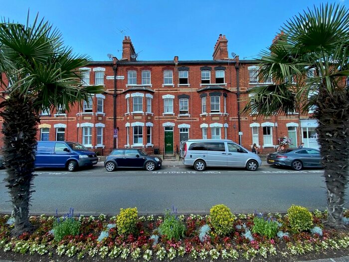 2 Bedroom Flat To Rent In Station Road, Henley-On-Thames, Oxfordshire, RG9