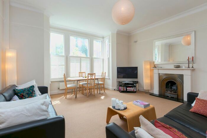 2 Bedroom Flat To Rent In Trevanion Road, London, W14